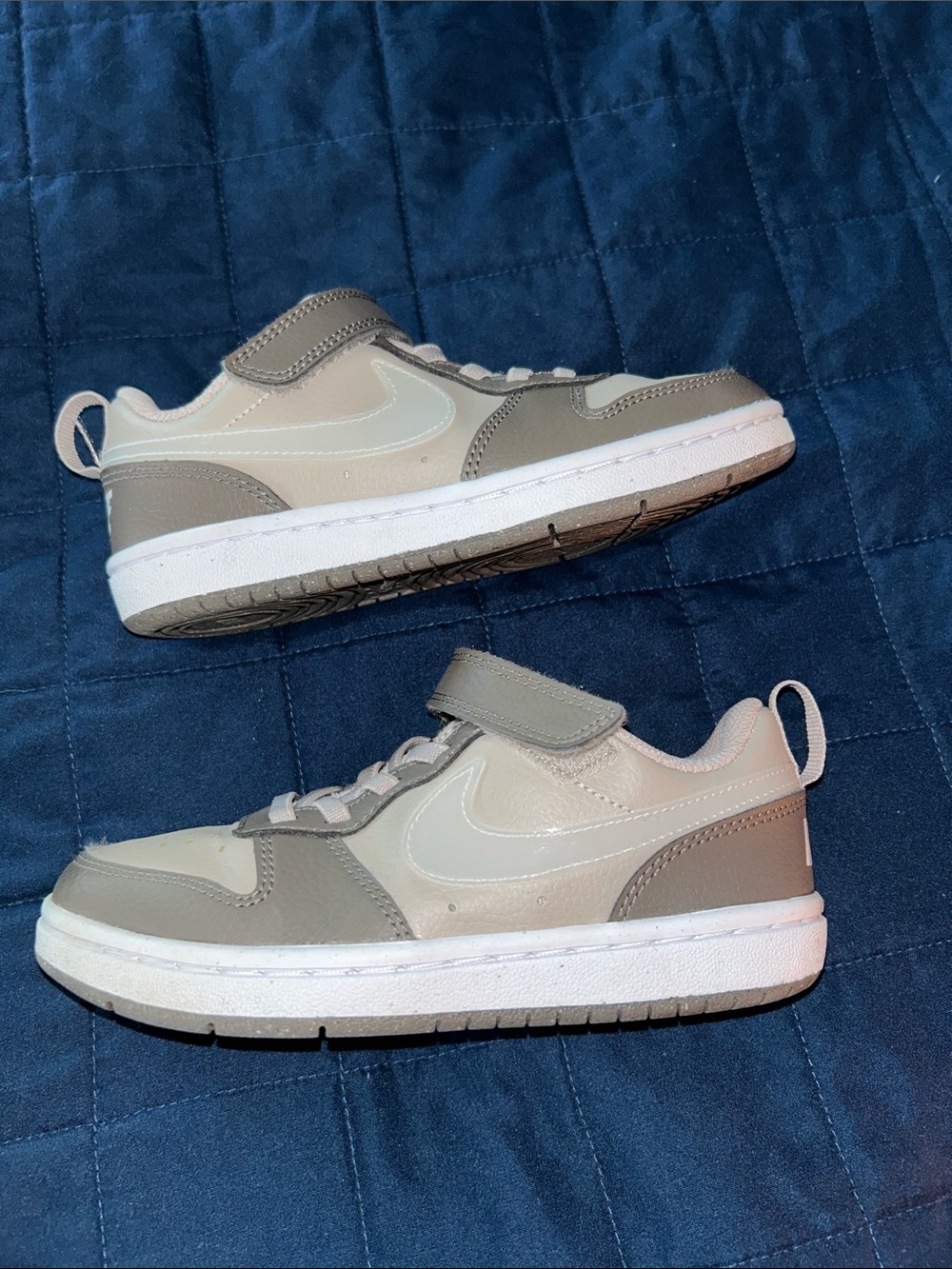 Nike Kids Low-Top Sneakers in Gray and Cream